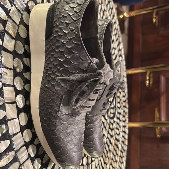 Gray Oxfords with Soft Material and Low-Top Design - Picture 4 of 4